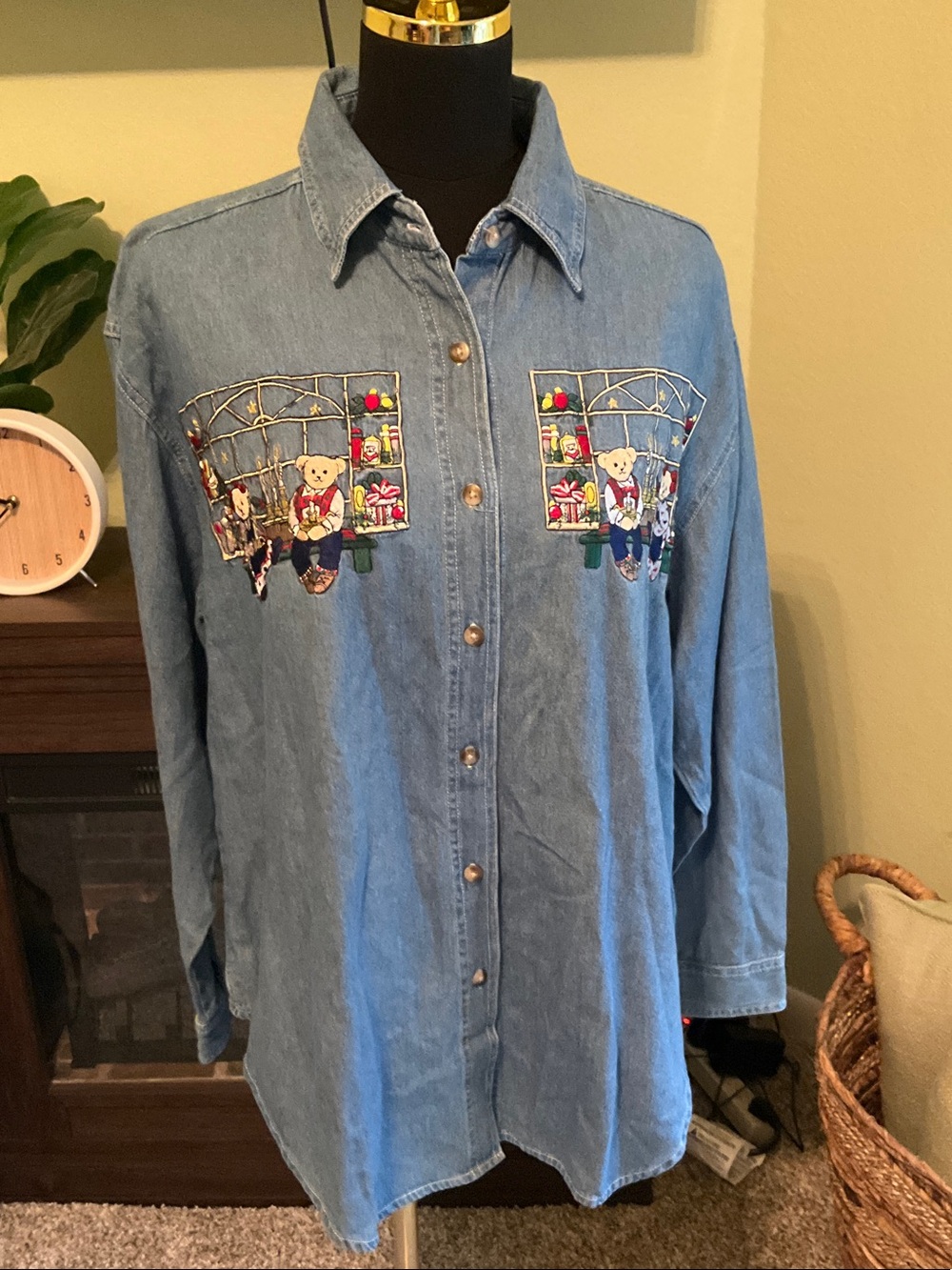 Vintage Women’s Size 18 Embroidered Christmas Denim Look Button Down, NWT